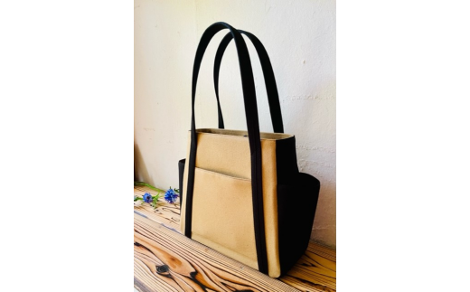 【2026年6月上旬発送開始】【 AKIRA オリジナル】【マツコの知らない世界 で紹介されました！】中型レディストートバッグ ダブルポケット ベージュ帆布×黒帆布 多収納 6ポケット 軽量 軽い 日本製 キャンバス 通勤 通学 大容量 上質 カジュアル オシャレ レディース カバン 鞄 バック