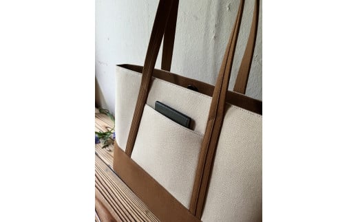 【2026年6月上旬発送開始】【 AKIRA オリジナル】【マツコの知らない世界 で紹介されました！】大きなトートバッグ メンズショルダータイプ ライトベージュ×茶色帆布 A4対応 大きい 大容量 軽量 軽い 横型 日本製 キャンバス 肩掛け 通勤 通学 上質 カジュアル オシャレ シンプル レディース 男女兼用 カバン 鞄 バック