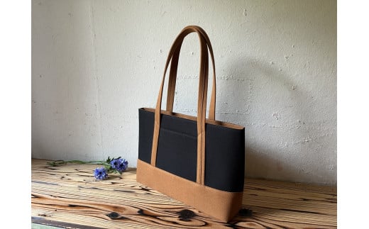 【2026年6月上旬発送開始】【 AKIRA オリジナル】【 マツコの知らない世界 で紹介されました！】職人手作り 中型スリムトートバッグ 黒×茶色帆布 軽量 軽い 日本製 キャンバス 帆布 横型 肩掛け 通勤 通学 大容量 上質 カジュアル オシャレ レディース カバン 鞄 バック