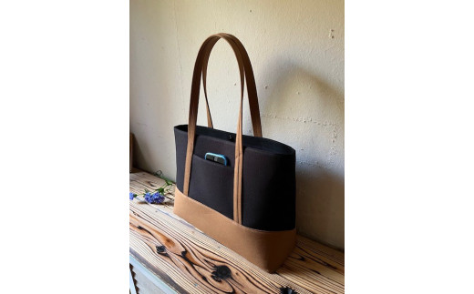 【2026年6月上旬発送開始】【 AKIRA オリジナル】【マツコの知らない世界 で紹介されました！】大きなトートバッグ メンズショルダータイプ 黒帆布×茶色帆布 A4対応 大きい 大容量 軽量 軽い 横型 日本製 キャンバス 肩掛け 通勤 通学 上質 カジュアル オシャレ シンプル レディース 男女兼用 カバン 鞄 バック