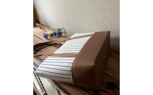 【AKIRAオリジナル】【マツコの知らない世界 で紹介されました！】 中型レディストートバッグ ショルダータイプ ストライフ?×薄茶テ?ニム 軽量 軽い 日本製 キャンバス 帆布 横型 肩掛け 通勤 通学 大容量 上質 カジュアル オシャレ レディース カバン 鞄 バック