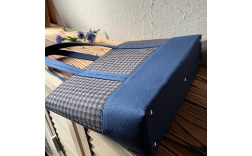 【AKIRAオリジナル】【マツコの知らない世界 で紹介されました！】中型スリムトートバッグ 千鳥格子グレー×紺色帆布 軽量 軽い 日本製 キャンバス 帆布 横型 肩掛け 通勤 通学 大容量 上質 カジュアル オシャレ レディース カバン 鞄 バック