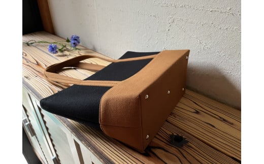 【 AKIRA オリジナル】【 マツコの知らない世界 で紹介されました！】 中型レディストートバッグ ショルダータイプ 黒×茶色 軽量 軽い 日本製 キャンバス 帆布 横型 肩掛け 通勤 通学 大容量 上質 カジュアル オシャレ レディース カバン 鞄 バック