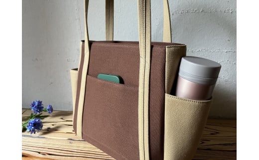 【2026年6月上旬発送開始】【 AKIRA オリジナル】【 マツコの知らない世界 で紹介されました！】 中型レディストートバッグ ダブルポケット ダークブラウン帆布×ベージュ 軽量 軽い 日本製 キャンバス 帆布 横型 肩掛け 通勤 通学 大容量 上質 カジュアル オシャレ レディース カバン 鞄 バック