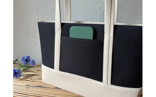 【2026年6月上旬発送開始】【 AKIRA オリジナル】【 マツコの知らない世界 で紹介されました！】職人手作り 中型スリムトートバッグ 黒×ライトベージュ帆布 軽量 軽い 日本製 キャンバス 帆布 横型 肩掛け 通勤 通学 大容量 上質 カジュアル オシャレ レディース カバン 鞄 バック