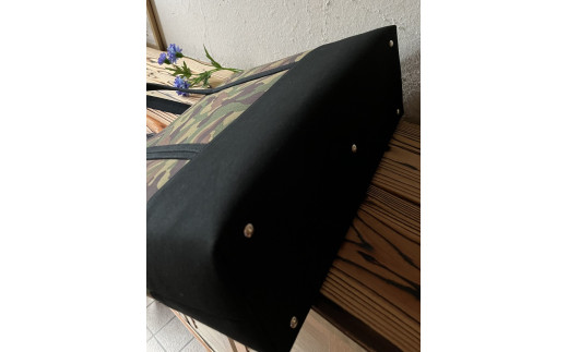 【2026年6月上旬発送開始】【 AKIRA オリジナル】【マツコの知らない世界 で紹介されました！】 大きなトートバッグ メンズショルダータイプ 迷彩×黒帆布 A4対応 大きい 大容量 軽量 軽い 横型 日本製 キャンバス 肩掛け 通勤 通学 上質 カジュアル オシャレ シンプル レディース 男女兼用 カバン 鞄 バック