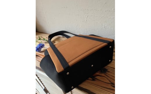 【2026年6月上旬発送開始】【 AKIRA オリジナル】【マツコの知らない世界 で紹介されました！】中型レディストートバッグ ダブルポケット ダークブラウン帆布×黒帆布 多収納 6ポケット 軽量 軽い 日本製 キャンバス 通勤 通学 大容量 上質 カジュアル オシャレ レディース カバン 鞄 バック