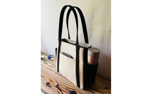 【2026年6月上旬発送開始】【 AKIRA オリジナル】【マツコの知らない世界 で紹介されました！】中型レディストートバッグ ダブルポケット ライトベージュ×黒帆布 多収納 6ポケット 軽量 軽い 日本製 キャンバス 通勤 通学 大容量 上質 カジュアル オシャレ レディース カバン 鞄 バック