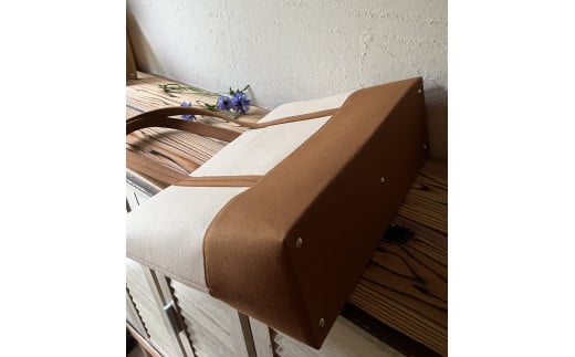 【2026年6月上旬発送開始】【 AKIRA オリジナル】【マツコの知らない世界 で紹介されました！】大きなトートバッグ メンズショルダータイプ ライトベージュ×茶色帆布 A4対応 大きい 大容量 軽量 軽い 横型 日本製 キャンバス 肩掛け 通勤 通学 上質 カジュアル オシャレ シンプル レディース 男女兼用 カバン 鞄 バック