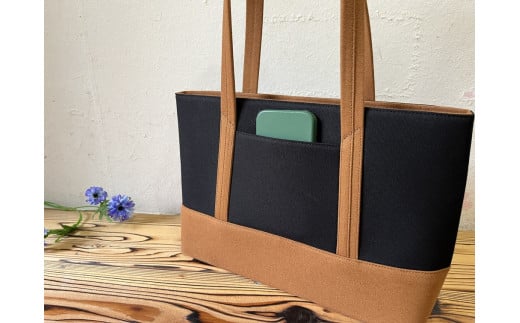 【2026年6月上旬発送開始】【 AKIRA オリジナル】【 マツコの知らない世界 で紹介されました！】職人手作り 中型スリムトートバッグ 黒×茶色帆布 軽量 軽い 日本製 キャンバス 帆布 横型 肩掛け 通勤 通学 大容量 上質 カジュアル オシャレ レディース カバン 鞄 バック