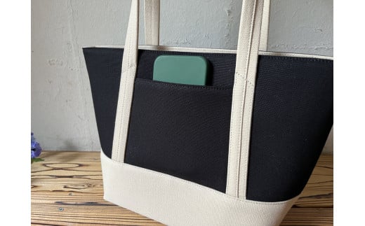 【2026年6月上旬発送開始】【 AKIRA オリジナル】【 マツコの知らない世界 で紹介されました！】 中型レディストートバッグ ショルダータイプ 黒×ライトベージュ 軽量 軽い 日本製 キャンバス 帆布 横型 肩掛け 通勤 通学 大容量 上質 カジュアル オシャレ レディース カバン 鞄 バック