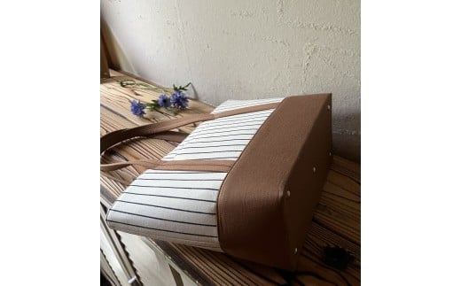 【2026年6月上旬発送開始】【 AKIRA オリジナル】【マツコの知らない世界 で紹介されました！】 中型レディストートバッグ ショルダータイプ ストライフ?×薄茶テ?ニム 軽量 軽い 日本製 キャンバス 帆布 横型 肩掛け 通勤 通学 大容量 上質 カジュアル オシャレ レディース カバン 鞄 バック