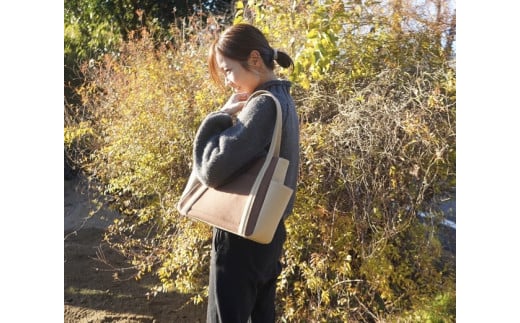 【2026年6月上旬発送開始】【 AKIRA オリジナル】【マツコの知らない世界 で紹介されました！】中型レディストートバッグ ダブルポケット 黒帆布×ダークブラウン帆布 多収納 6ポケット 軽量 軽い 日本製 キャンバス 通勤 通学 大容量 上質 カジュアル オシャレ レディース カバン 鞄 バック