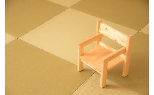 【国産ヒノキ・無垢の木】ヒノキのいす(ひじ掛けあり)_0～1歳児向け　N-mp-A02A 0～1歳向け/座面高16cm