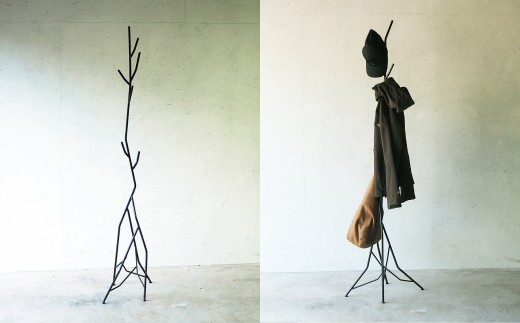 実用的で遊び心あるアイアンコートスタンド E-mq-A30A