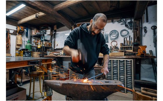 杉のライブエッジＢａｒスツール H60cm E-mp-A04A