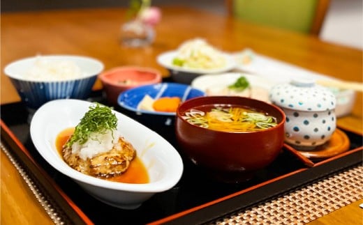 《黄福の町》 岡山県美咲町 山荘やなはら ロッジ松ぼっくり 1泊2日 2食付 4名様 貸切プラン ／ ロッジ ログハウス 貸し切り 貸切 宿泊 宿泊券 チケット 券 食事付き 岡山県 美咲町