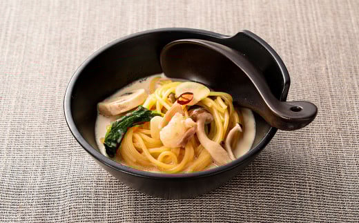 【6ヶ月定期便】国産牛 もつ鍋 セット （約600g×6回） 計約3.6kg ／ 6回定期便 6種の部位 小腸 ギアラ 盲腸 直腸 ハツ シマチョウ 醤油もつ鍋 モツ鍋 鍋 鍋セット モツ もつ 牛もつ 牛モツ ホルモン 牛ホルモン 醤油 スープ付き 国産牛肉 牛肉 肉 お肉 グルメ 定期便 岡山県 美咲町 冷凍