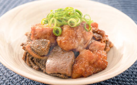 【3ヶ月定期便】焼くだけ総菜 肉の卸 石井 牛ホルモン 約1.8kg（約300g×6）×3回 計約5.4kg ／ 3回定期便 ホルモン 牛肉 お肉 肉 簡単調理 味付き たれ漬け おかず 総菜 惣菜 グルメ 定期便 岡山県 美咲町 冷凍