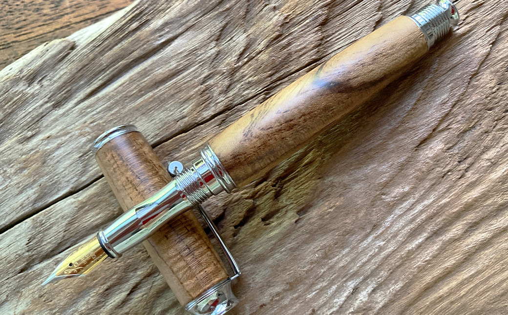 【ANA限定】 萵苣 （縮み杢） の万年筆 （C）