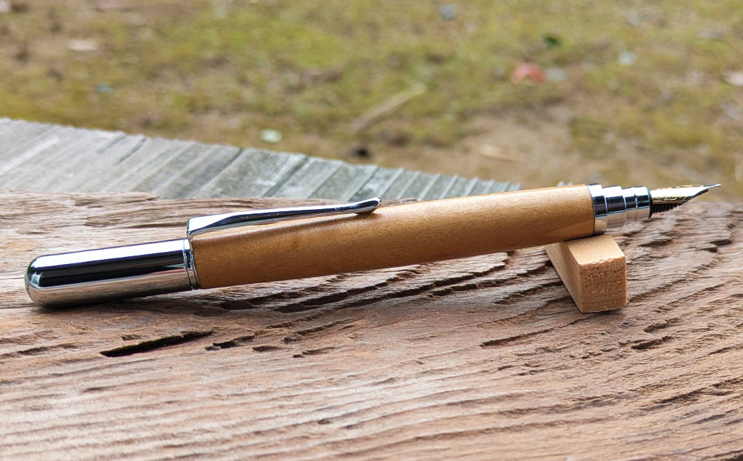 【ANA限定】 サテンウッド （リボン杢） の万年筆N （C）