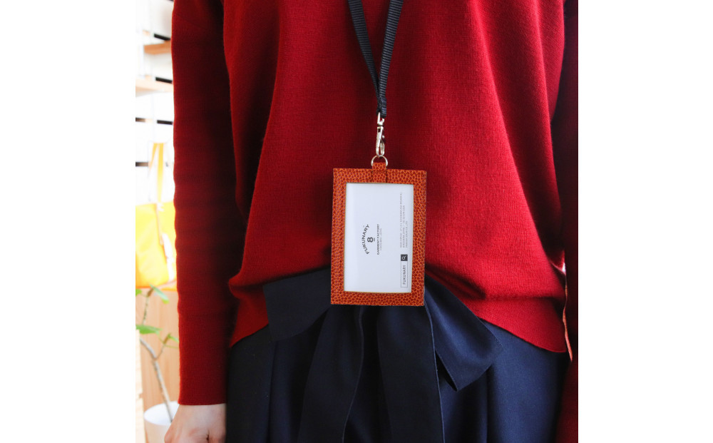 IDカードケース(縦)/ ブラウン M124T