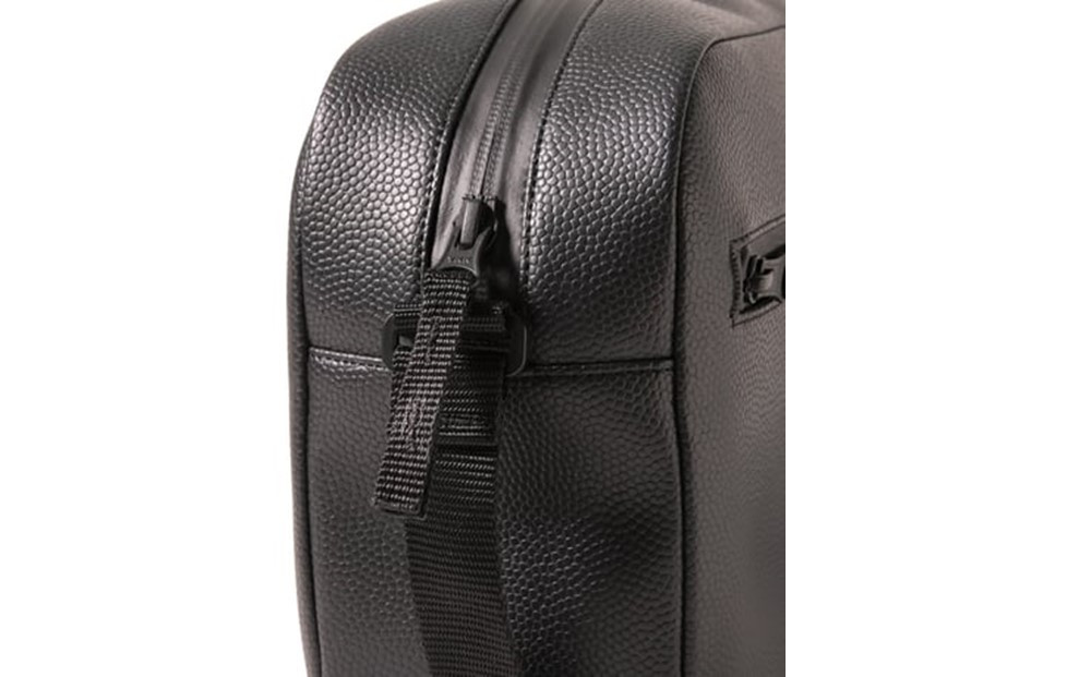 ＼年内発送／ショルダーバッグ/ ブラック E126