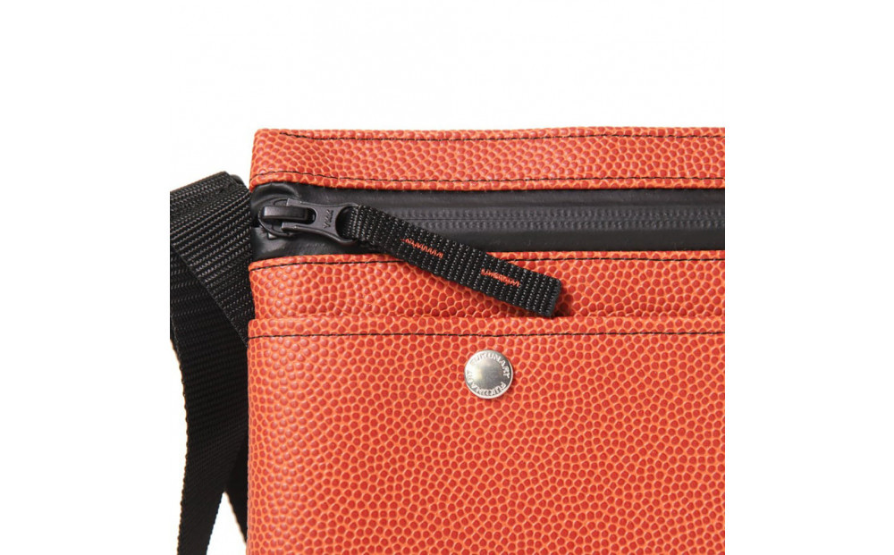 ＼年内発送／サコッシュ/ ブラウン M048