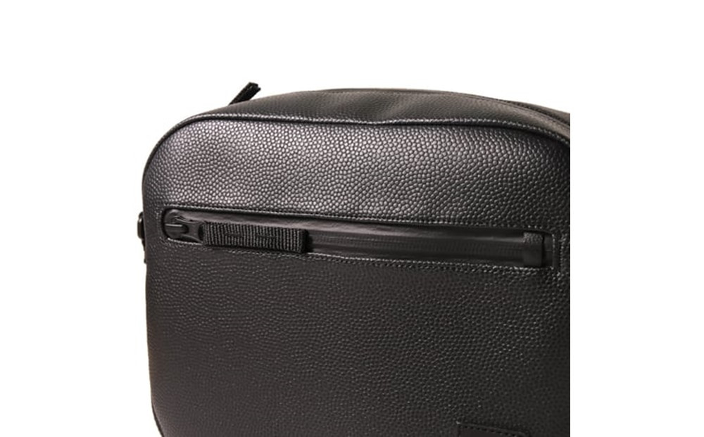 ＼年内発送／ショルダーバッグ/ ブラック E126