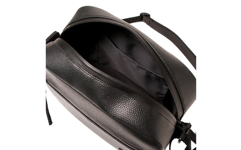 ＼年内発送／ショルダーバッグ/ ブラック E126