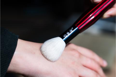 最高級化粧筆 古羊毛 雪 会津塗しのぎ フェイスブラシ