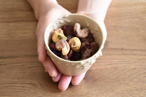 いっちん文様 陶器製 そば猪口 柔らか亜麻色 2個セット