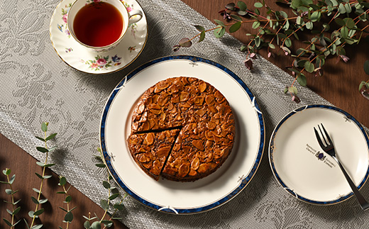 （15cmホールケーキ）アーモンドキャラメルチョコケーキ【思いやり返礼品】