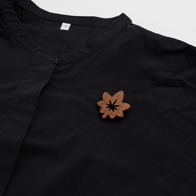 ブローチ　オジゾークリエイト　もみじブローチ 1個 ｜ 手作り 木製 ブローチ アクセサリー