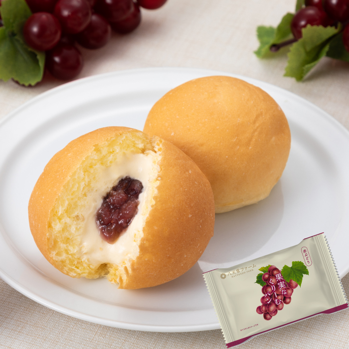 【三原・竹原共通返礼品】八天堂ファーム　果実なくりーむパンぶどう2種セット 計16個（果実なくりーむパン シャインマスカット×8個、果実なくりーむパン 赤ぶどう×8個） クリームパン フルーツ ぶどう マスカット くりーむ 菓子パン 203002