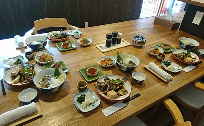 宿NAVELの学校宿泊一泊二食付きチケット 宿泊券 旅行 体験 003001