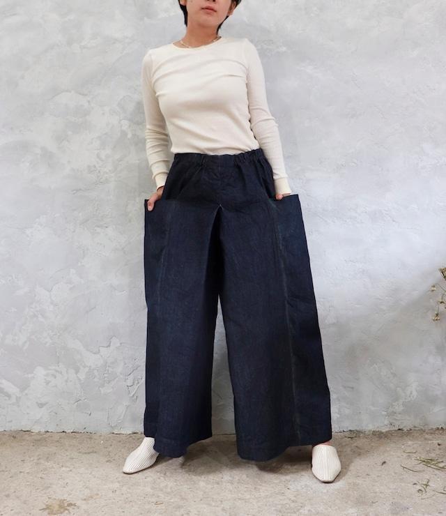センタータックデニムパンツ【ワイドパンツ デニム生地 衣類 ファッション インディゴ おすすめ 広島県 尾道市】