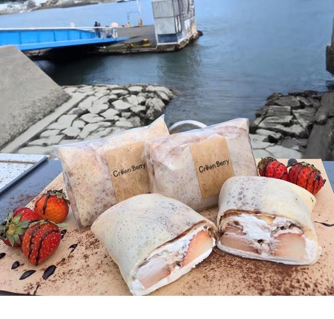 いちごの日常（苺生クリームクレープと苺チョコ生クリームクレープ）２種類各5個【菓子 おかし スイーツ デザート 食品 人気 おすすめ】