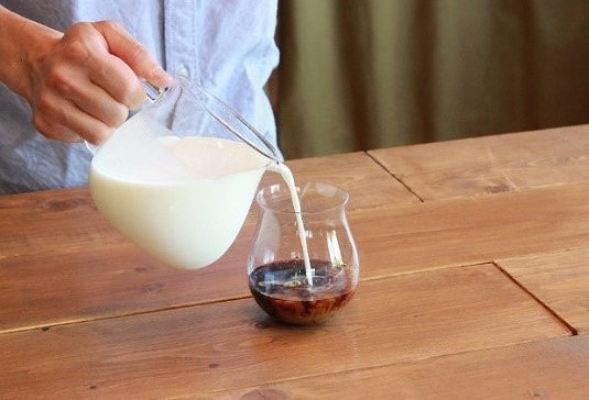 カフェオレベース　１２本　(加糖　600ml　瓶）スペシャルティコーヒー【コーヒー 珈琲 カフェオレ カフェオレベース COFFEE ブレンド 飲料 美味しい 加糖 カフェインレス 濃縮 スペシャルティコーヒー 広島県 尾道市】