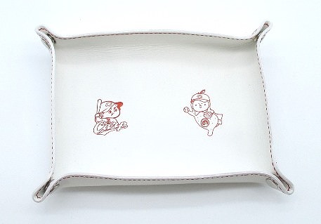カープ×はっさくんコラボトレイ 白【革工房いんのしま 牛革 カープ はっさくん トレイ】
