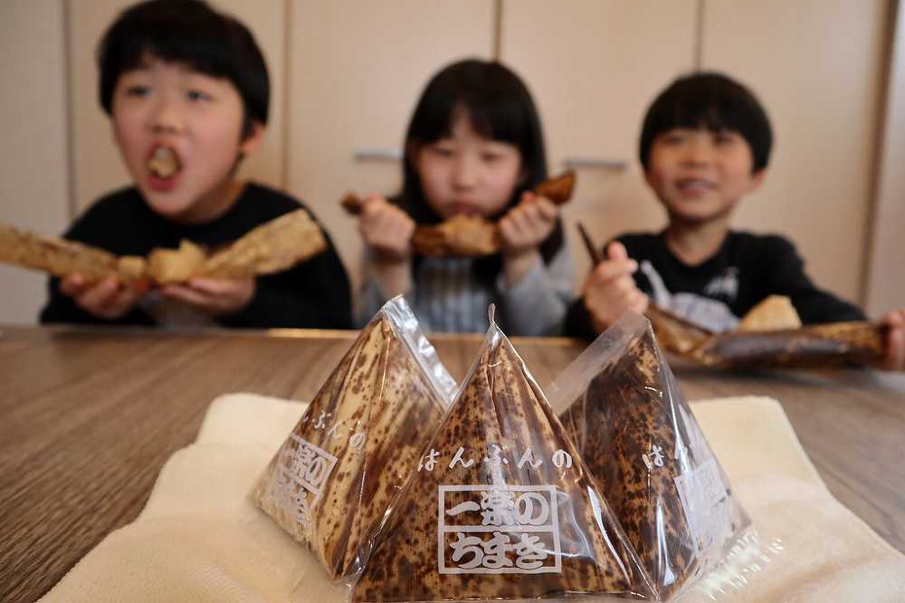 はんぶんの一楽のちまき10個入り【ふるさと 納税 支援 ちまき おこわ 名産 特産 お取り寄せ ご当地 名産品 特産品 支援品 返礼品 尾道市】