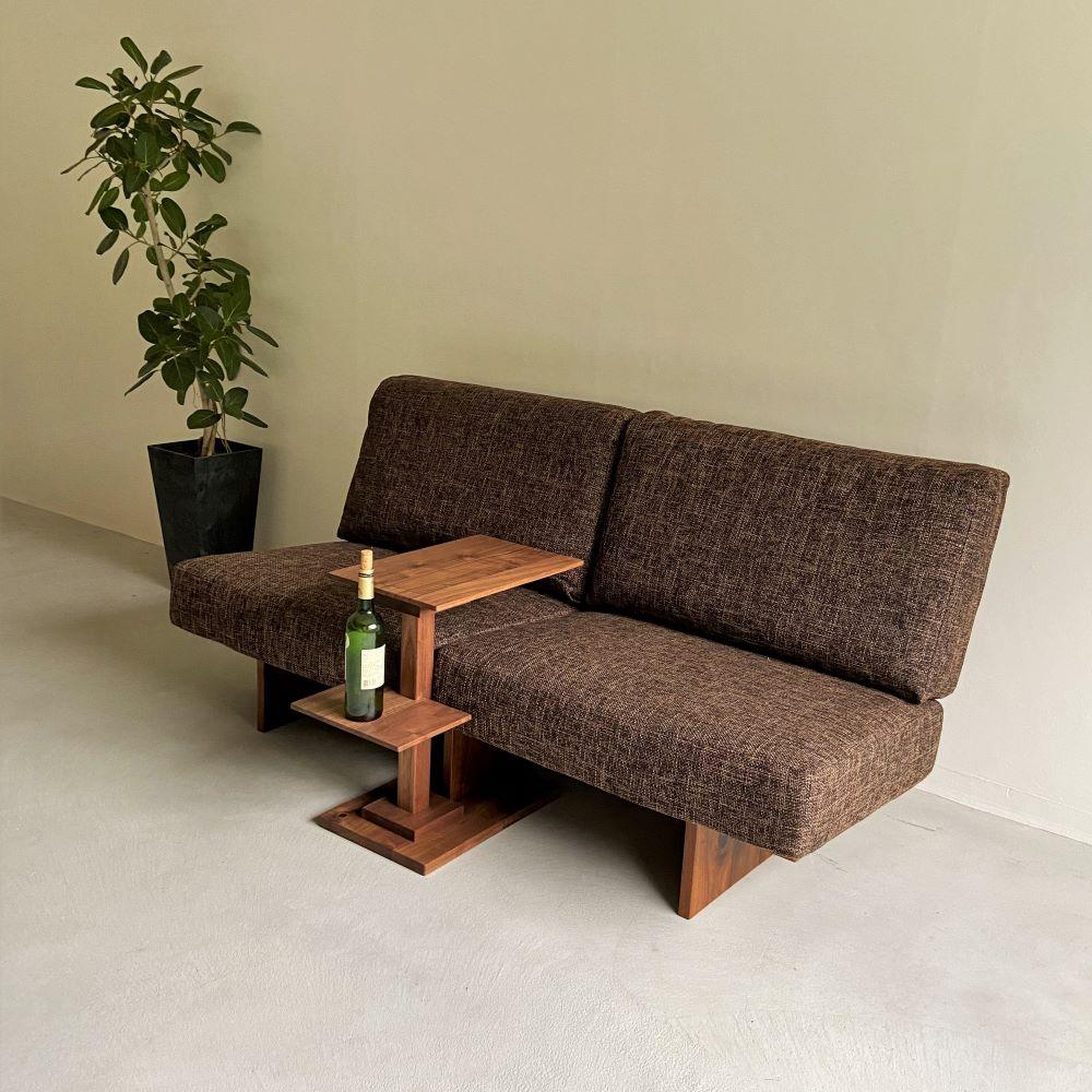 ウォールナット無垢材で造られたサイドテーブル（便利な中棚付）【テーブル 家具 インテリア 机 おすすめ 広島県 尾道市】