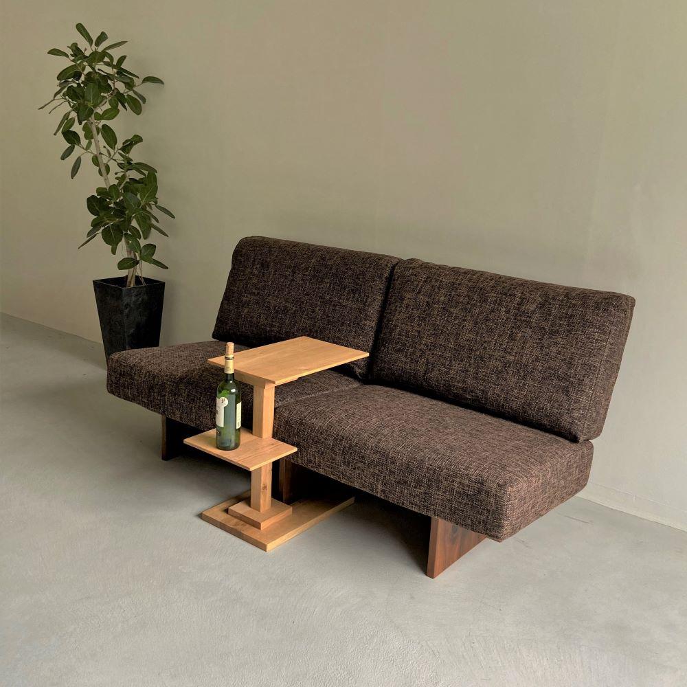 ナラ無垢材で造られたサイドテーブル（便利な中棚付）【テーブル 家具 インテリア 机 おすすめ 広島県 尾道市】