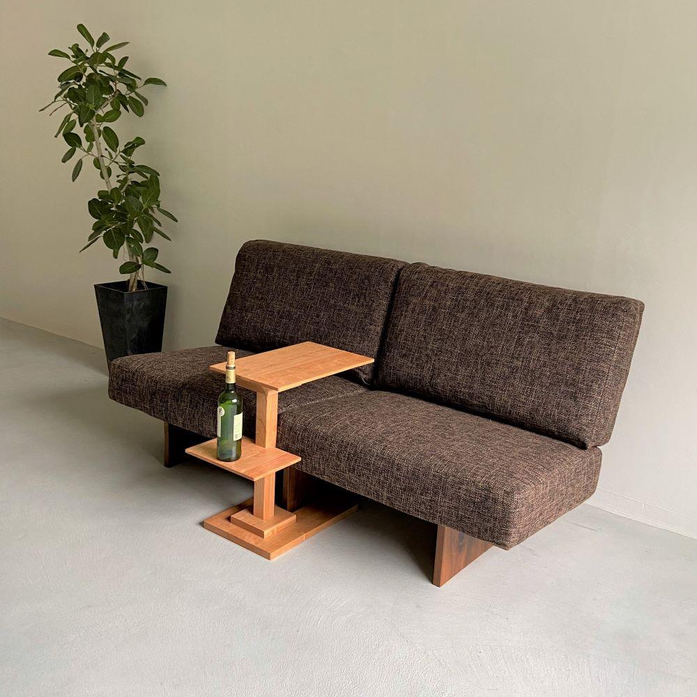 ブラックチェリー無垢材で造られたサイドテーブル（便利な中棚付）【テーブル 家具 インテリア 机 おすすめ 広島県 尾道市】