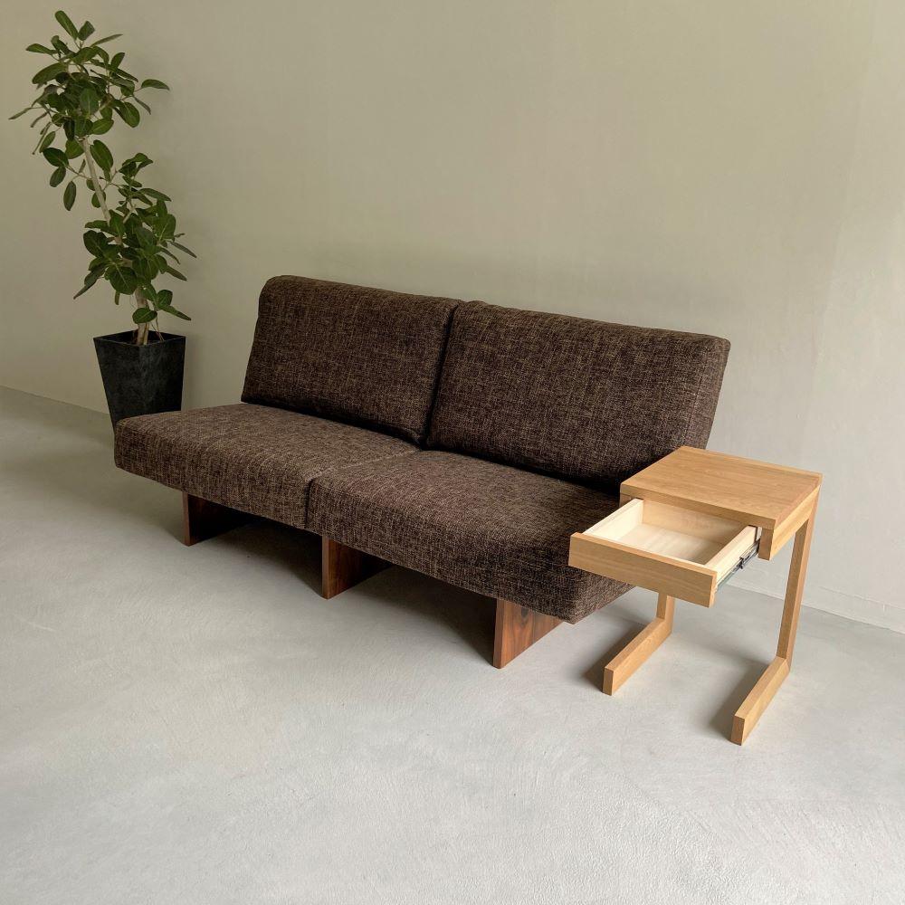 ナラ無垢材で造られたサイドテーブル（引き出し収納有）【テーブル 家具 インテリア 机 おすすめ 広島県 尾道市】