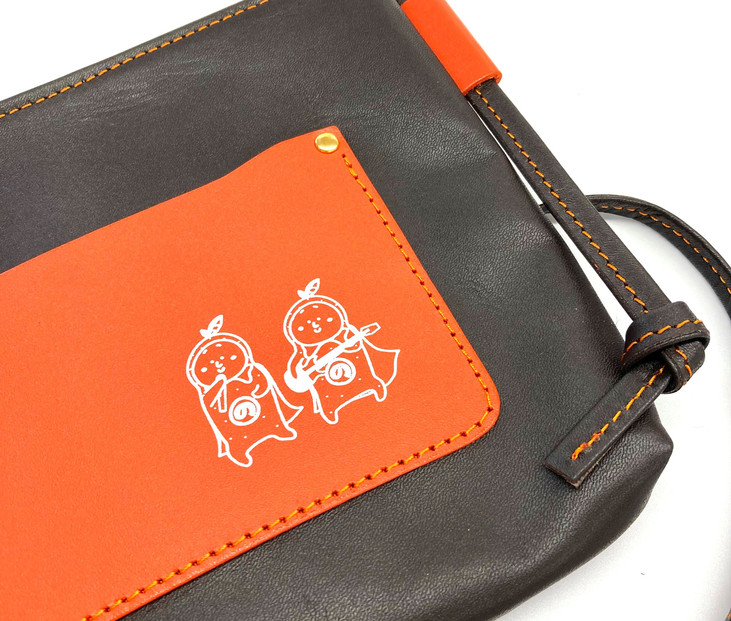 革工房いんのしま 牛革サコッシュ横型【色:オレンジ】