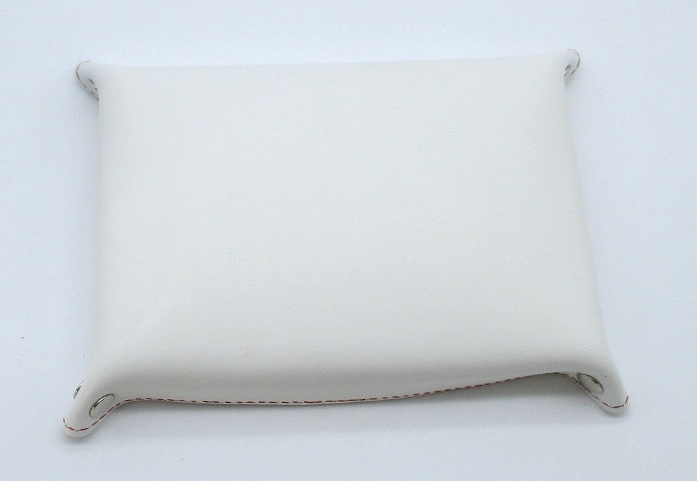 カープ×はっさくんコラボトレイ 白【革工房いんのしま 牛革 カープ はっさくん トレイ】