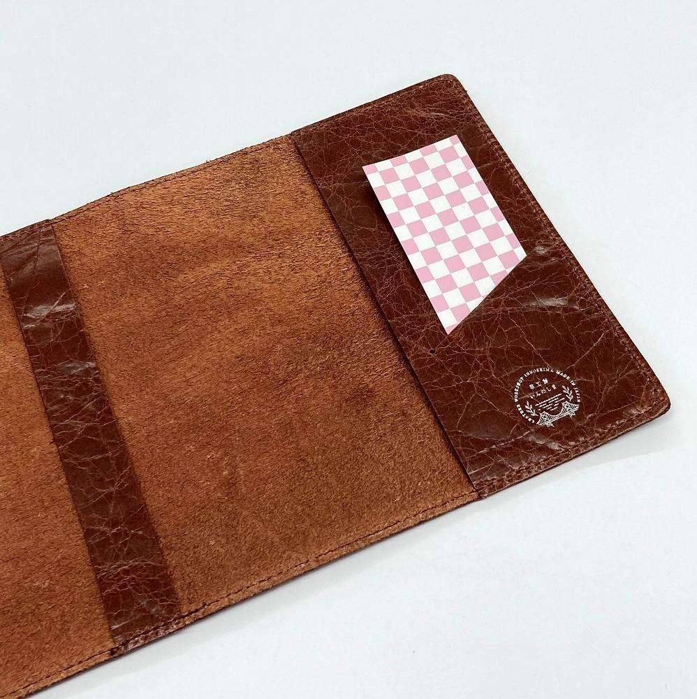 革工房いんのしまシワが楽しめる牛革ブックカバー文庫本サイズ(色:茶)【レザー 小物 ギフト 贈り物 プレゼント 人気 おすすめ 広島県  尾道市】