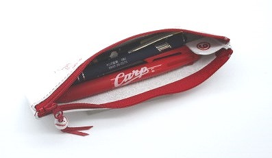 カープ×はっさくんコラボファスナーペンケース　赤