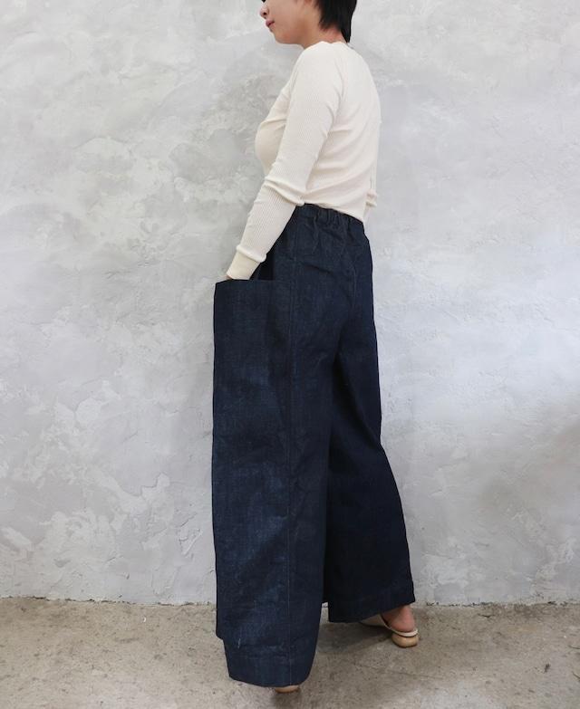 センタータックデニムパンツ【ワイドパンツ デニム生地 衣類 ファッション インディゴ おすすめ 広島県 尾道市】